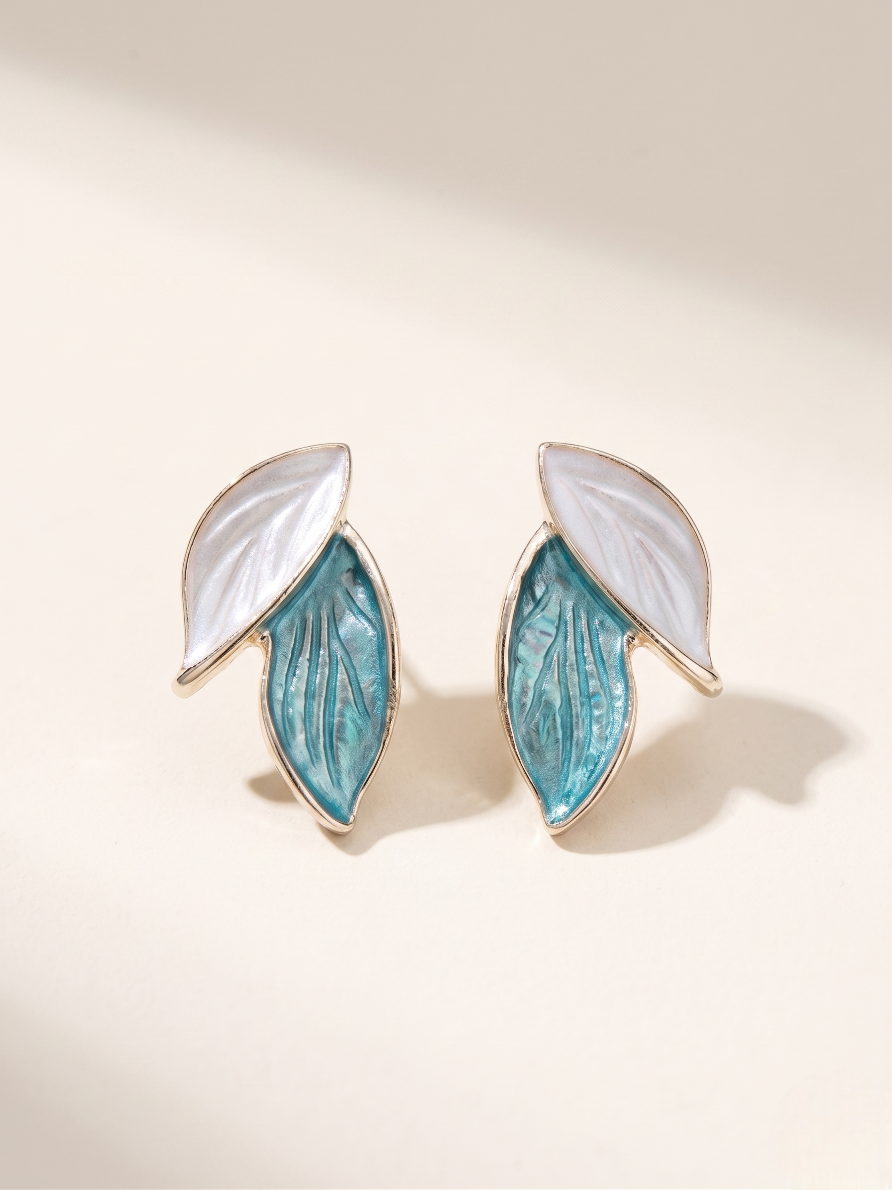  Dual Petal Leaf Stud Earrings